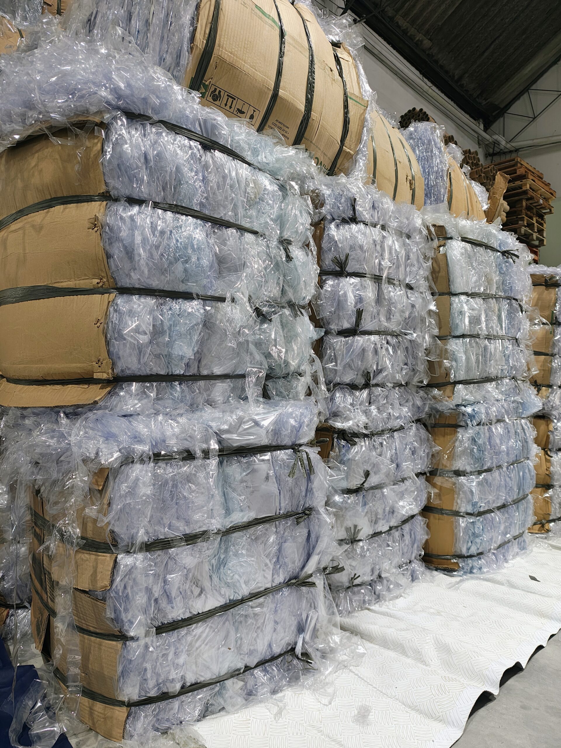 Aparas de PVC cristal flexível separadas e prontas para reciclagem de alta qualidade
